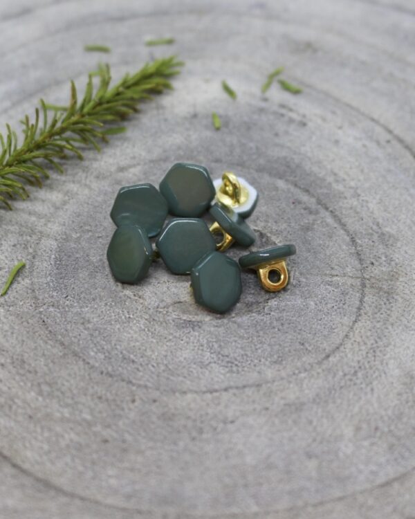 Cedar Quartz Button