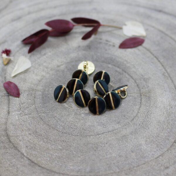 Black and Forest Wink Button