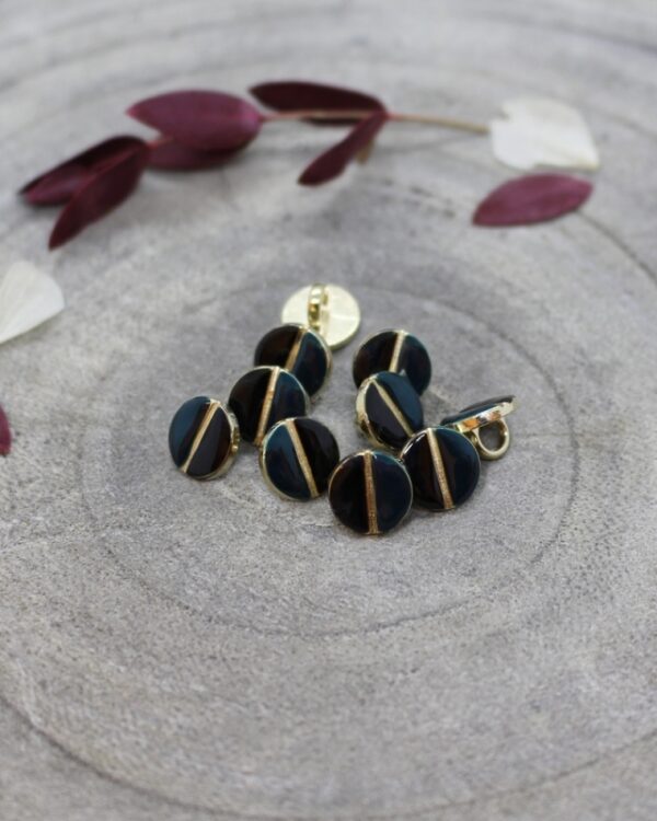 Black and Forest Wink Button