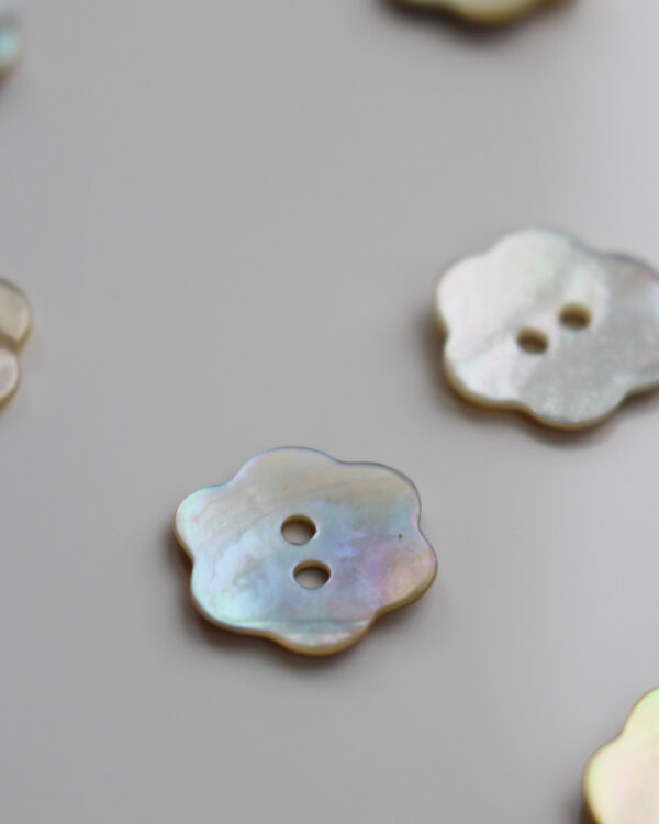 Shell Flower Button 15 mm