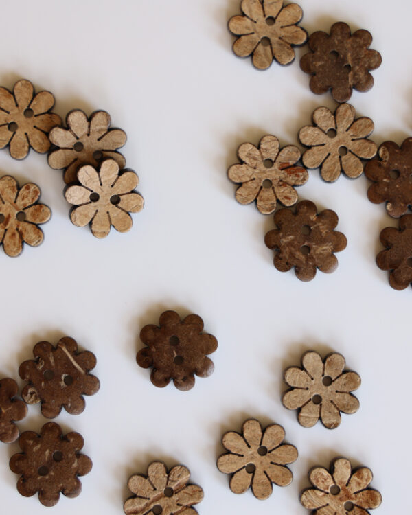 Flower Coconut Button 20 mm