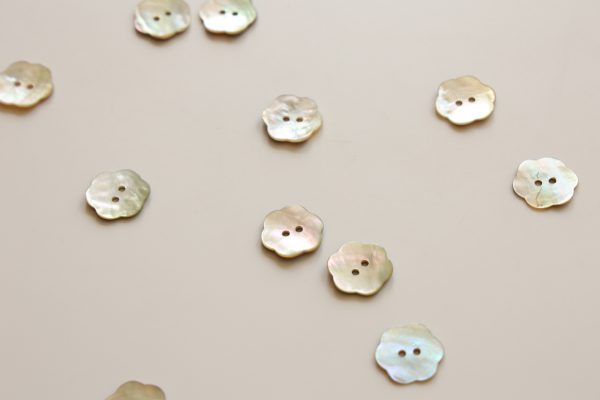 Shell Flower Button 20mm