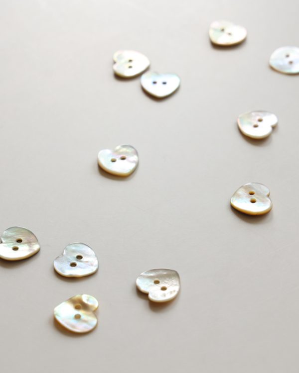 Shell Heart Button 15 mm